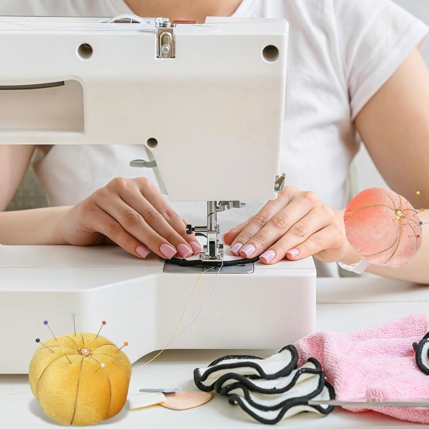 HARFINGTON Wrist Pin Cushion Wristband Sewing Pincushion Polyester Pin Holder Wearable Pumpkin Shaped Needles Wristband for Sewing Quilting Needlework DIY Crafts, Black