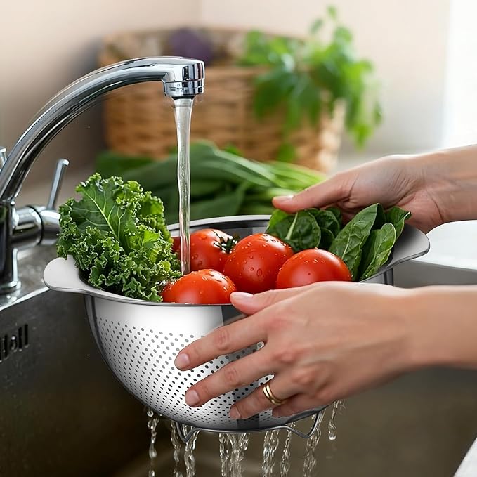 GOLDEN KEY Stainless Steel Colander for Kitchen, 3 Pcs Stainless Steel Strainer,Strainers and Colanders,Pasta Strainer with Handle for Vegetables Cooking Food,Dishwasher Safe(3QT,4QT,5QT)