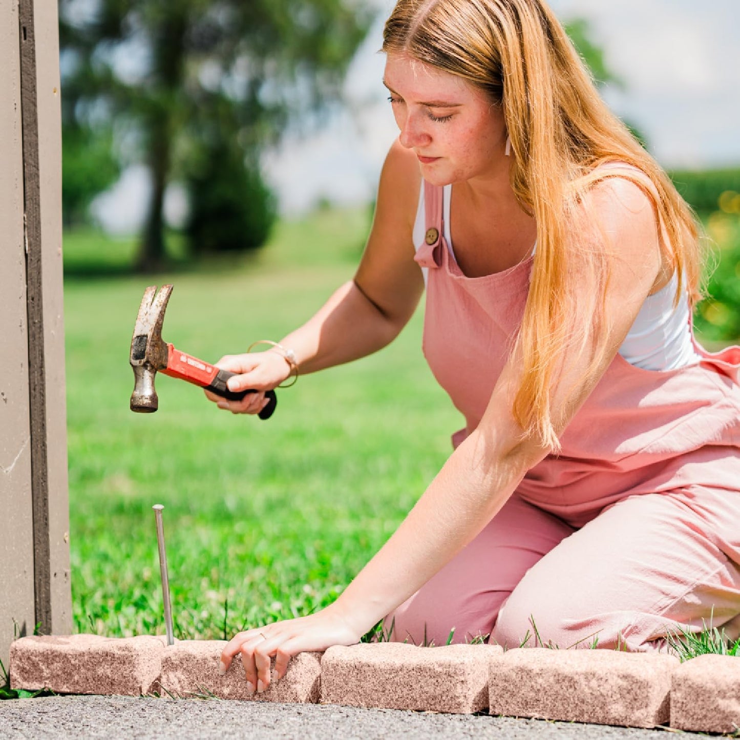 Beuta Landscape Edging | Garden Edging Border | Faux Stone Bricks for Lawn Edging, Flower beds, Pathways & Yard Edging– 1 Pack | Each Section Has 6 Bricks 48" L x 4" W x 2.25" H | 3 Spikes |Sandstone