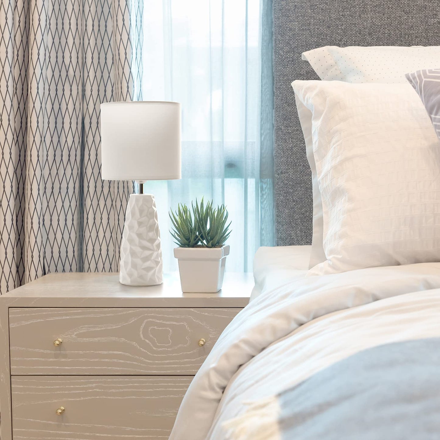 Simple Designs LT2083-OFF Ceramic Table Lamp, Off-White, Pack of 1