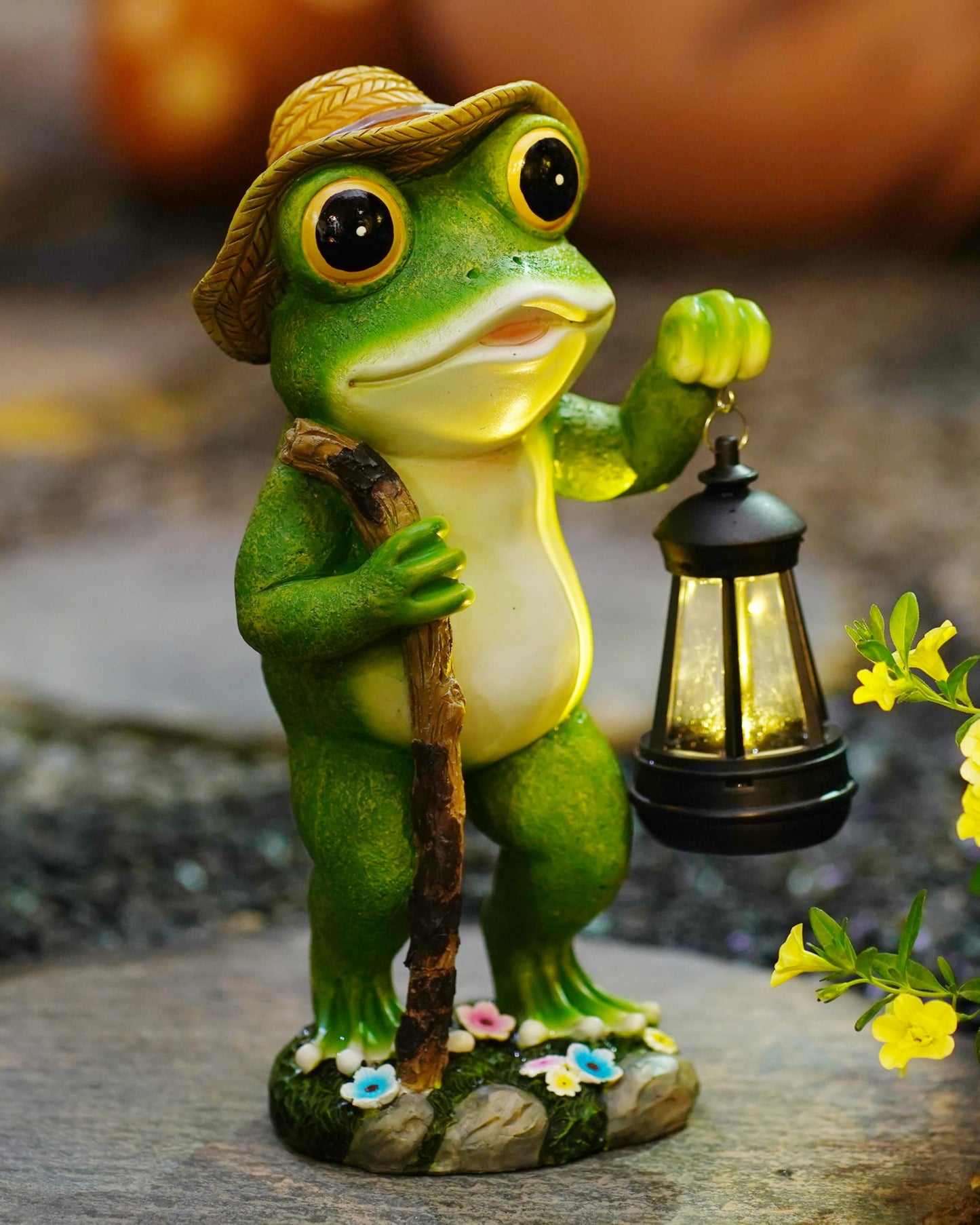 twinbling Solar Frog Garden Decor with Lantern Outdoor Statue for Patio Pathway Frog Figurine for Yard Decoration Lawn Ornament
