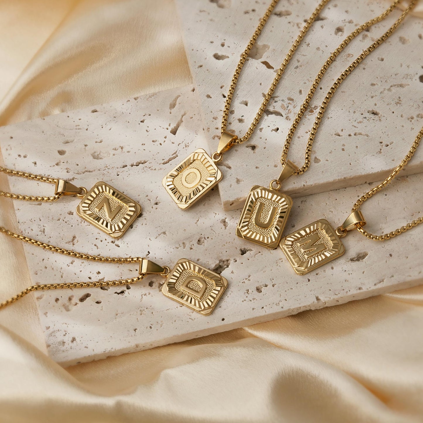 JSJOY Initial Necklace for Women Men, Gold Initial Pendant Necklace Monogram Letter L Necklace Boys Necklaces for Gradaution Gif