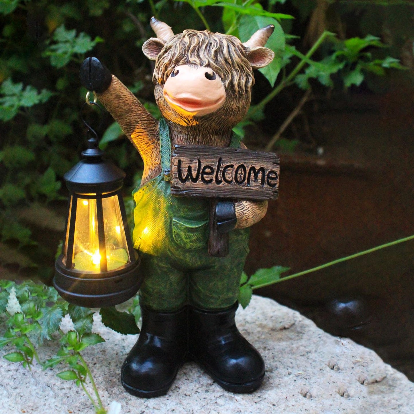 Solar Garden Decor Statues: Handmade Resin Statue with LED Light,Highland Cow Figurine Outdoor Garden Decor Unique Gifts for Wom