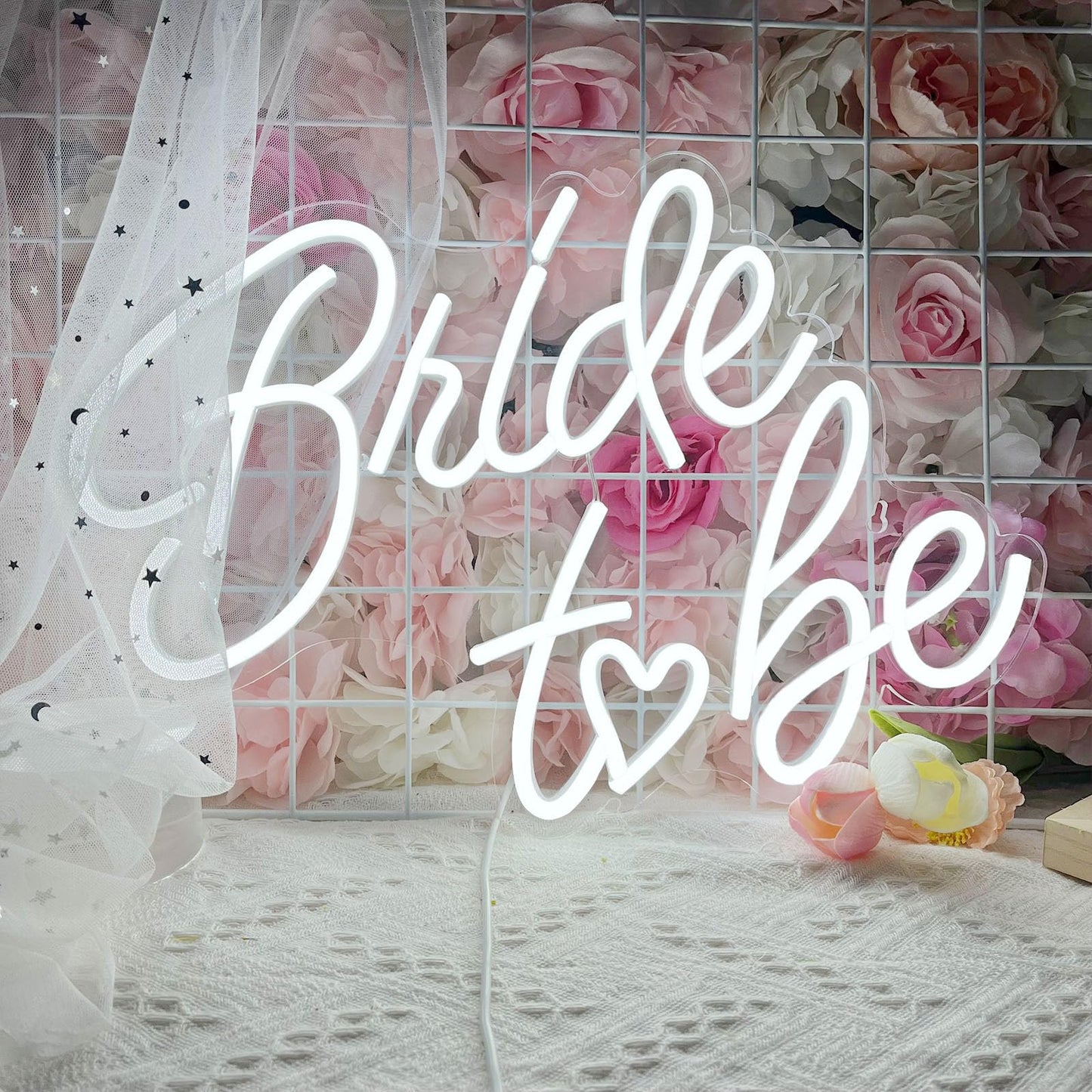 Bride to be Neon Sign, White LED Neon Light Signs USB Wedding Light Signs for Bridal Shower Bachelorette Engagement Party Backdrop with 15 Pcs Balloon
