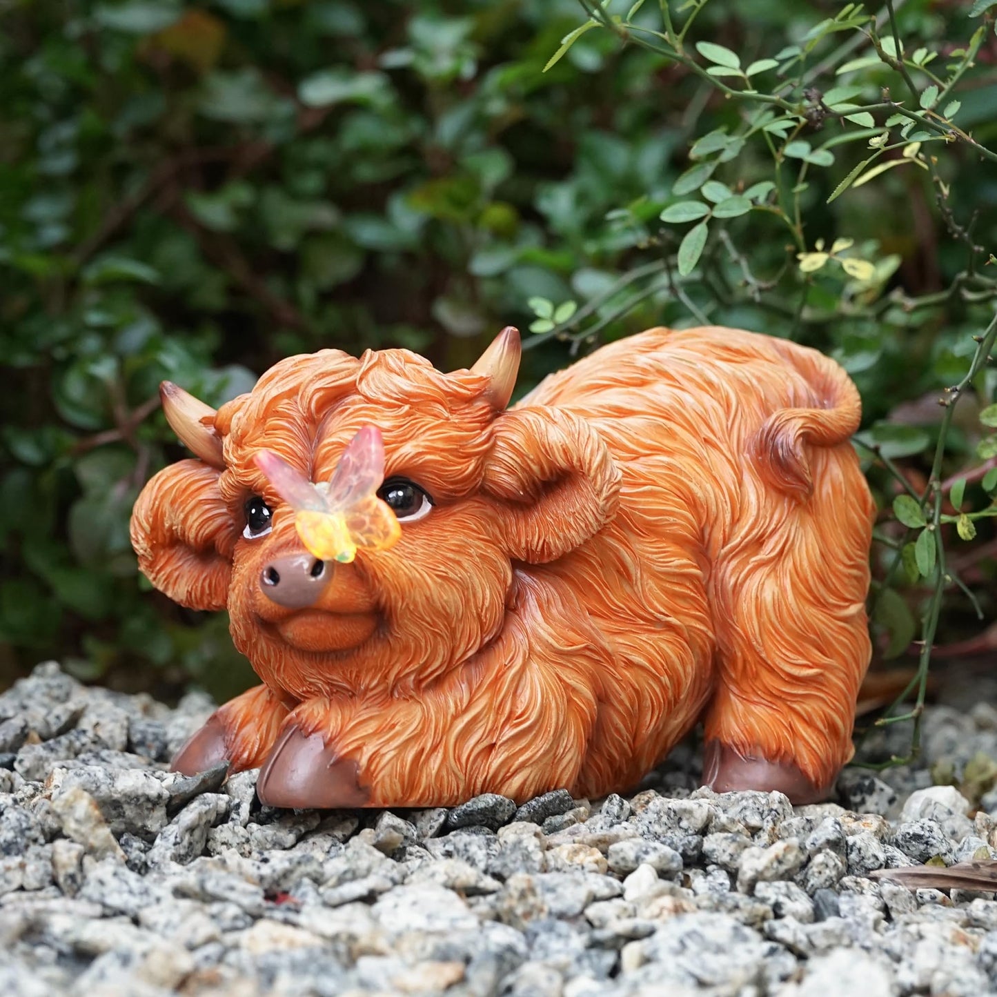 Highland Cow Solar Powered Outdoor Garden Statue Resin Highland Cow Statue With Solar Light Lantern Decorative Lawn Yard Outdoor Highland Cow Decor. Unique Home Decorations Gifts For Women