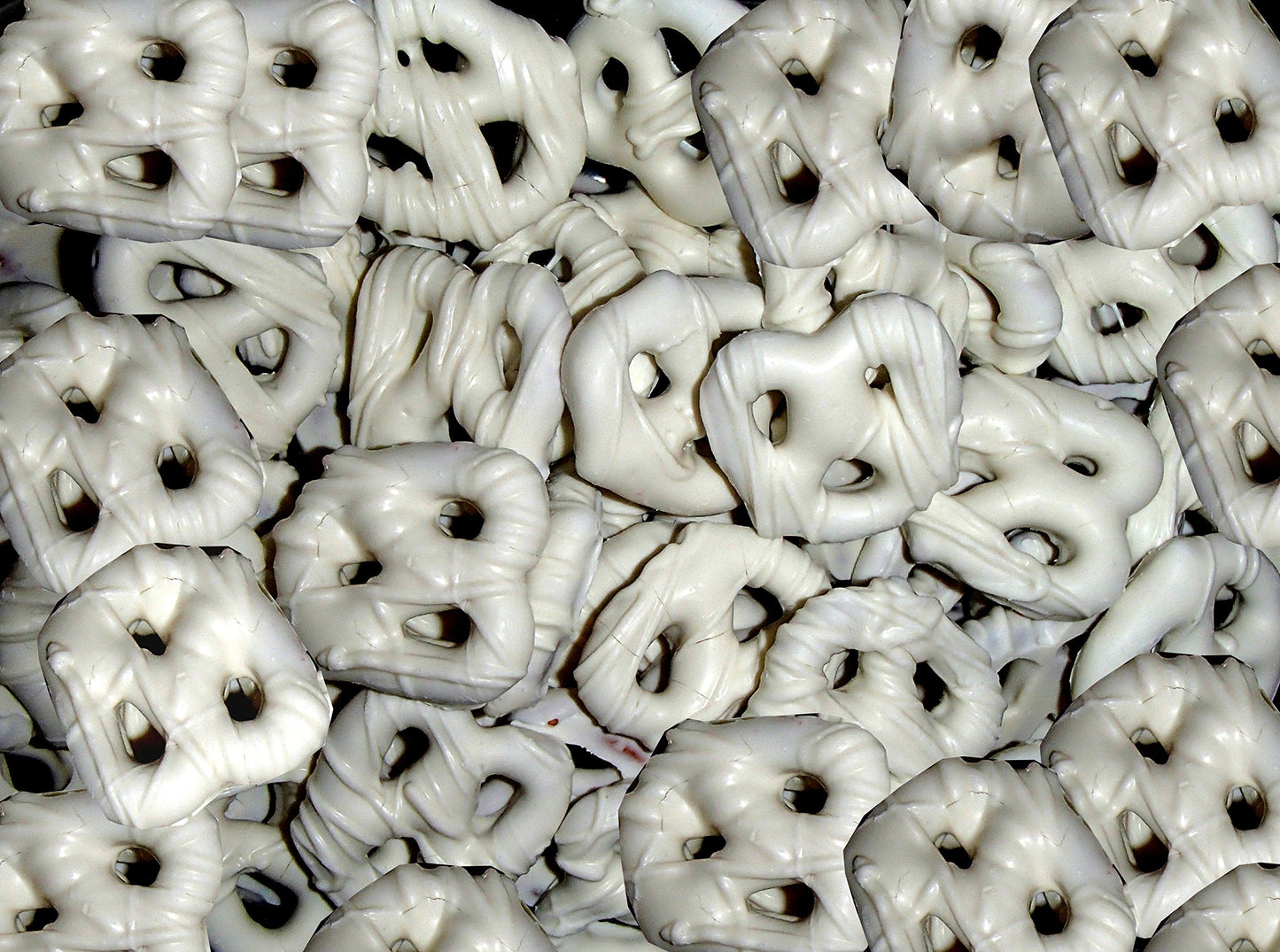 Guittard Chocolate Mini Pretzels Frosted White 1 Pound ( 16 OZ )