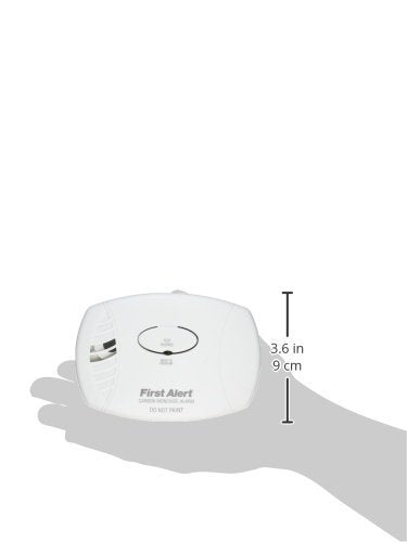 FIRST ALERT Carbon Monoxide Detector, No Outlet Required, Battery Operated, CO400, White, 2 Count (Pack of 1)