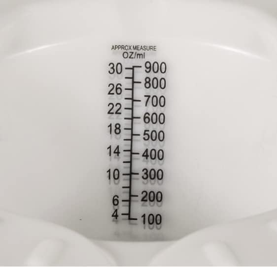 Vakly Graduated Specimen Collector Pans [Pack of 1] Toilet Nursing Hat for Urine, Vomit & Stool Collection Fits Over Toilets and Commodes - 30 oz for Women and Elderly