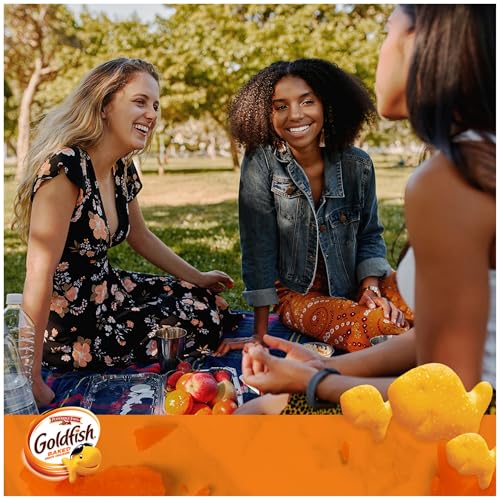 Goldfish Cheddar Crackers, 1.5 oz. Snack Packs, 30 Count