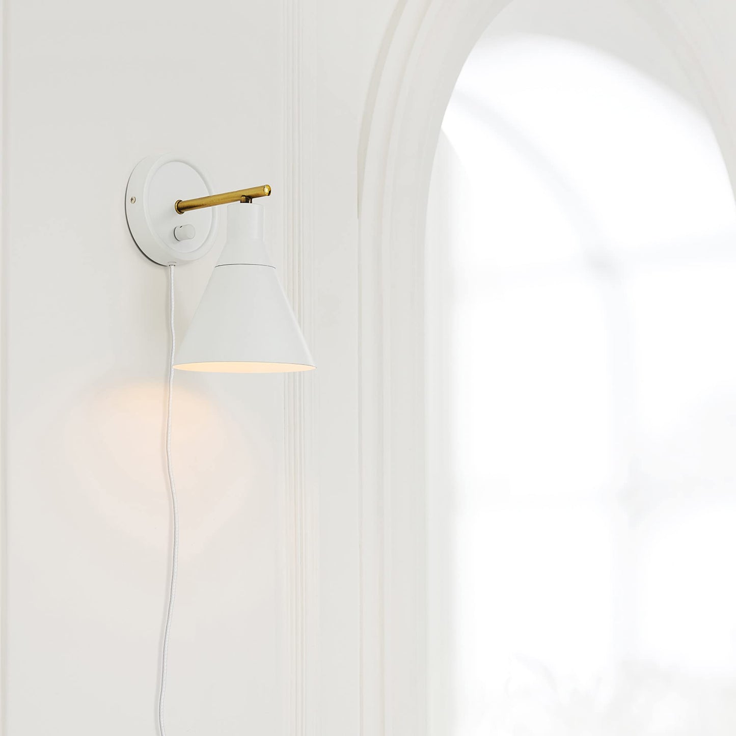 Globe Electric 65542 Wall Sconce, Dimmable, Matte White, Brass Accent, Metal, Plug-in/Hardwire