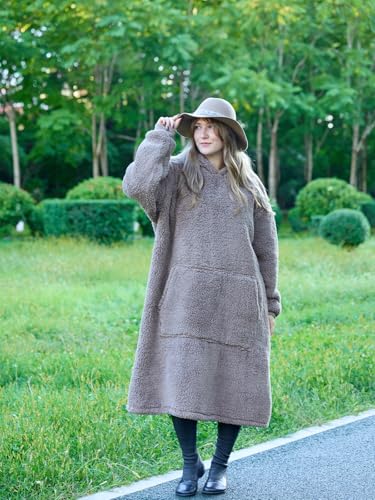 ililmmoe Sherpa Wearable Blanket Oversized Hoodie Sweatshirt TV Blanket with Long Sleeves and Pocket (CoolBrown, One Size)