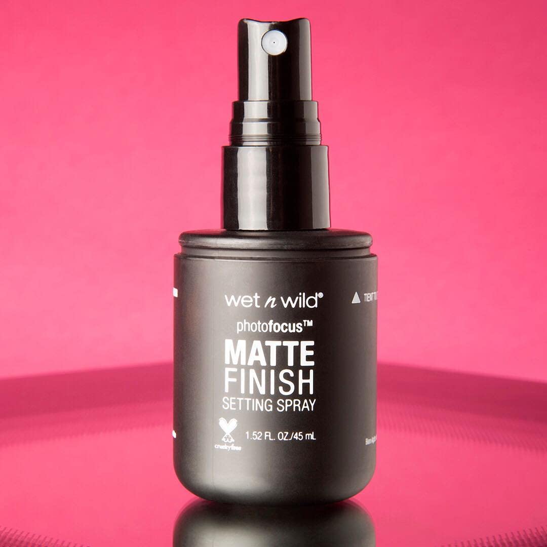 wet n wild Photo Focus Setting Mist, Up to 24HR Wear, Lightweight & Nourishing Aloe Formula Suitable for All Skin Types, Cruelty