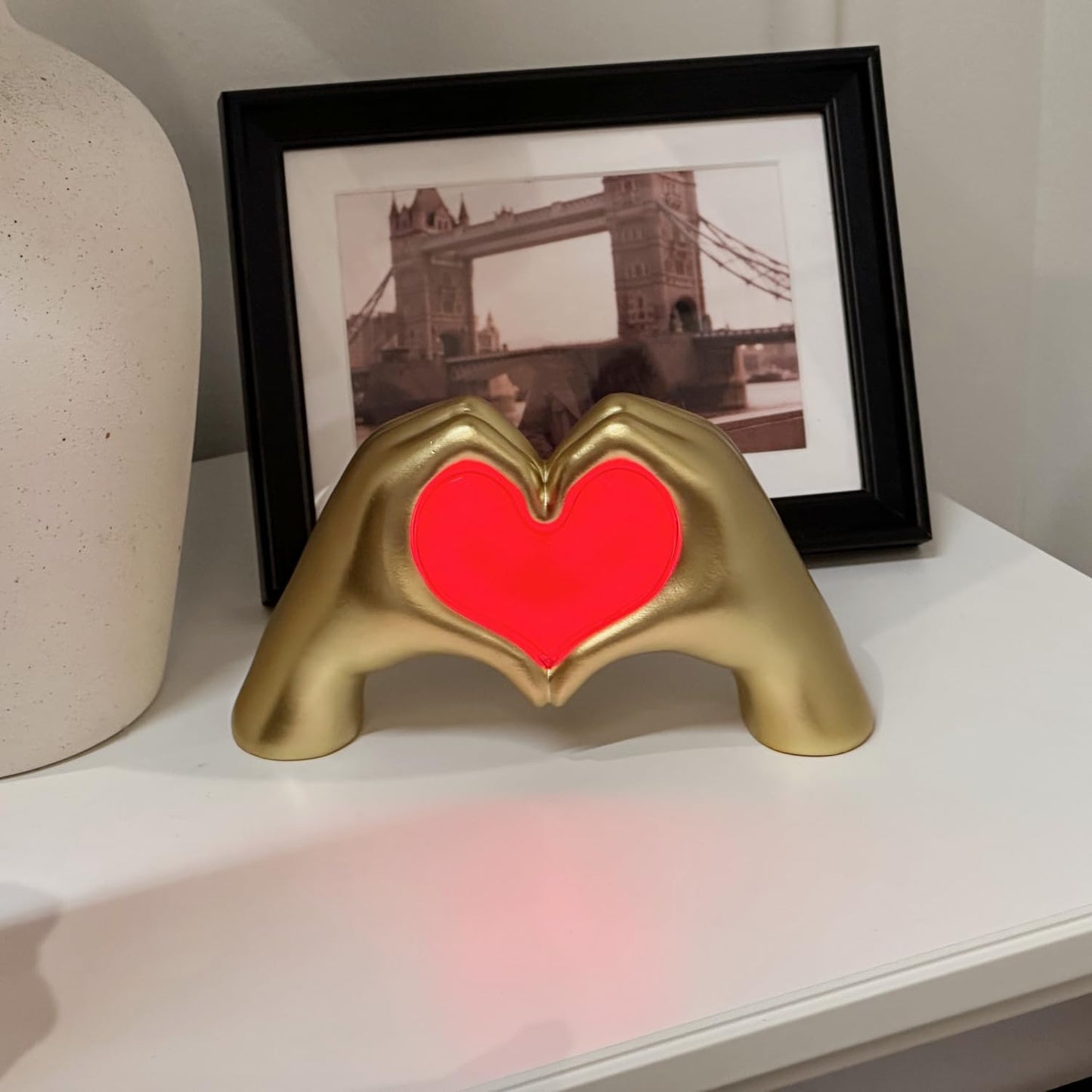Heart Hands Sculpture Night Light  Love Heart Statue Usb&Battery Powered Desk Lamp  Gold Aesthetic Decor For Living Room  Bedroom  Shelf  Coffee Table  Thanksgiving Birthday Gift For Women Mom Girls