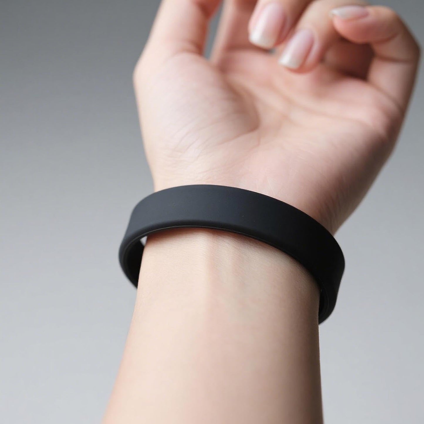 Lesnala 24Pcs Black color blank silicone bracelet Solid color rubber wristbands Stretch wristbands for events Men Women Teen Gam