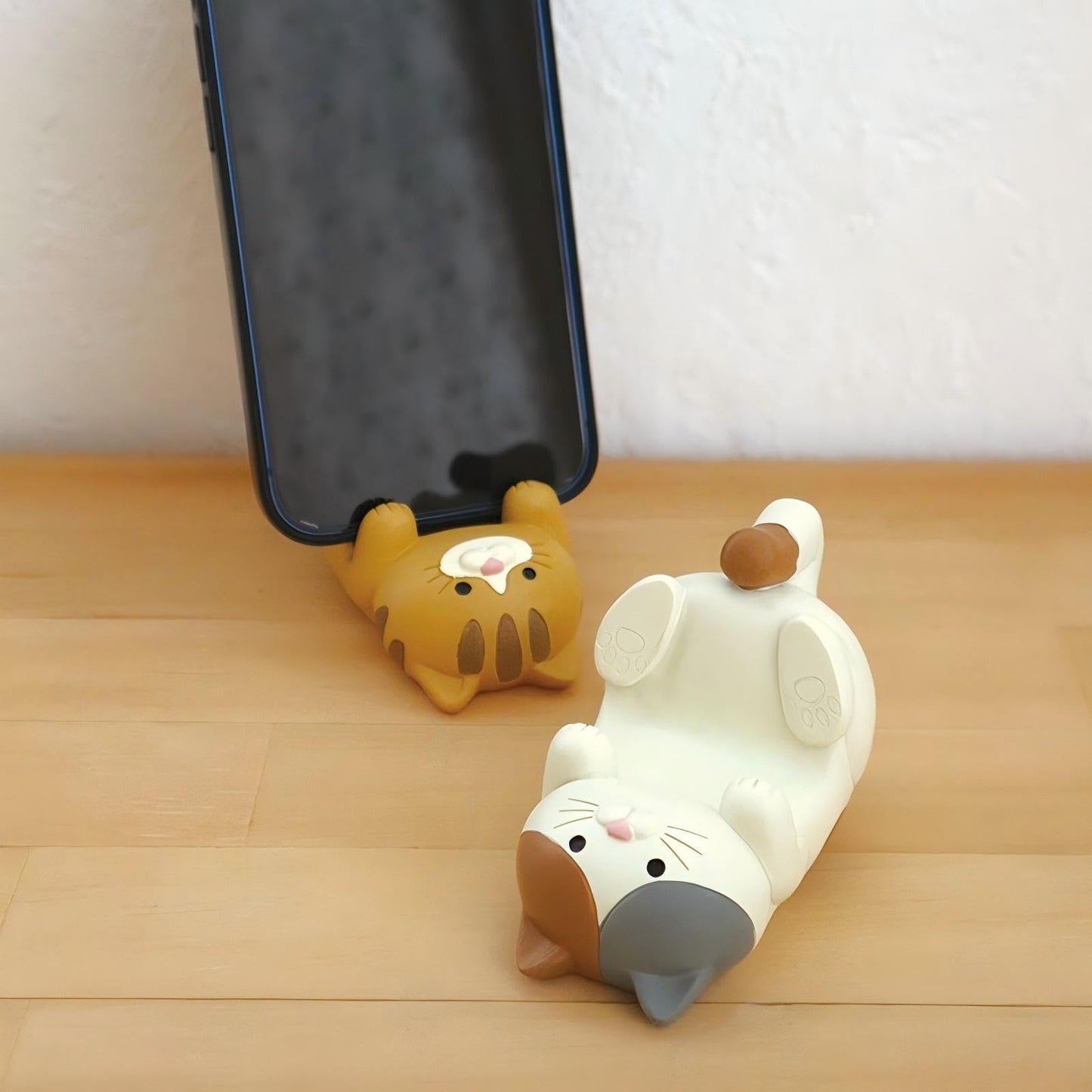 Cute Cat Phone Stand Set, 2-Pack Desktop Cell Phone Holders, Orange And White Kitty Design, Funny Gifts For Cat Lovers, Resin De
