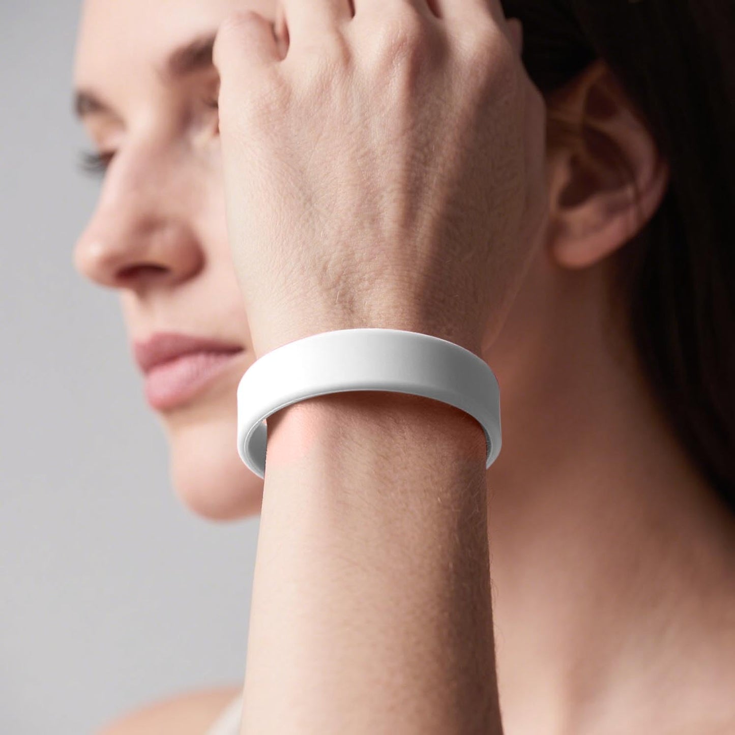 Lesnala 24Pcs White color blank silicone bracelet Solid color rubber wristbands Stretch wristbands for events Men Women Teen Gam