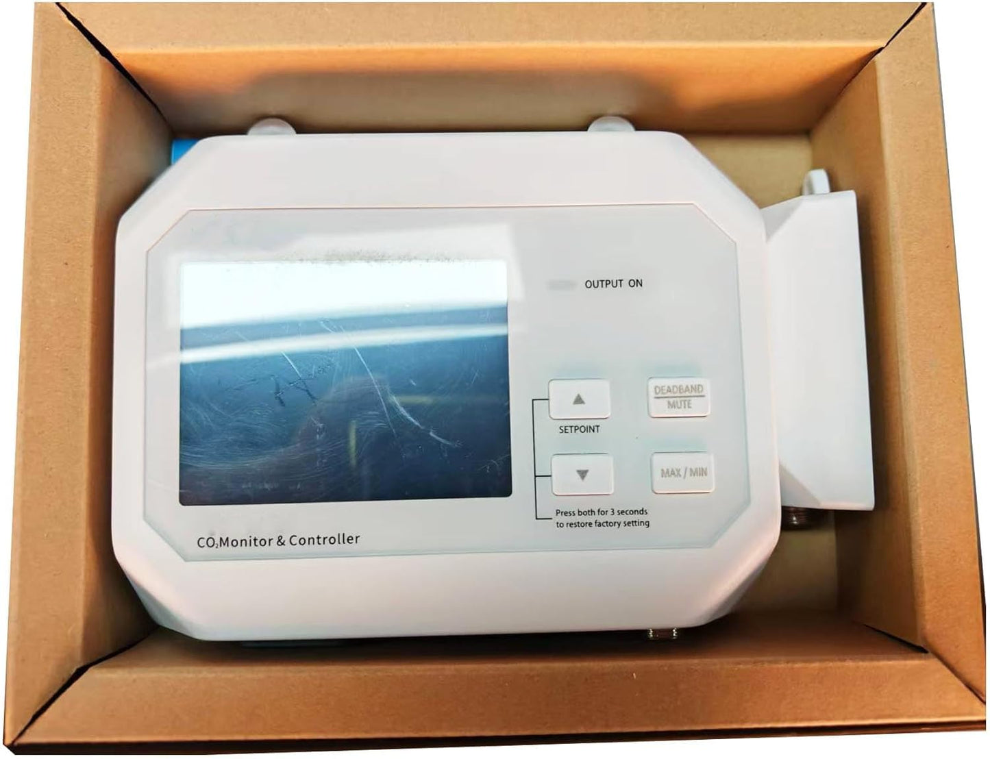 YFYIQI Digital CO2 Controller Wall Mount CO2 Monitor with CO2 Measurement Range 0-9999ppm CO2 Repeatability 10ppm CO2 Display Resolution 1ppm Two Mode Charactor Mode Plant Mode