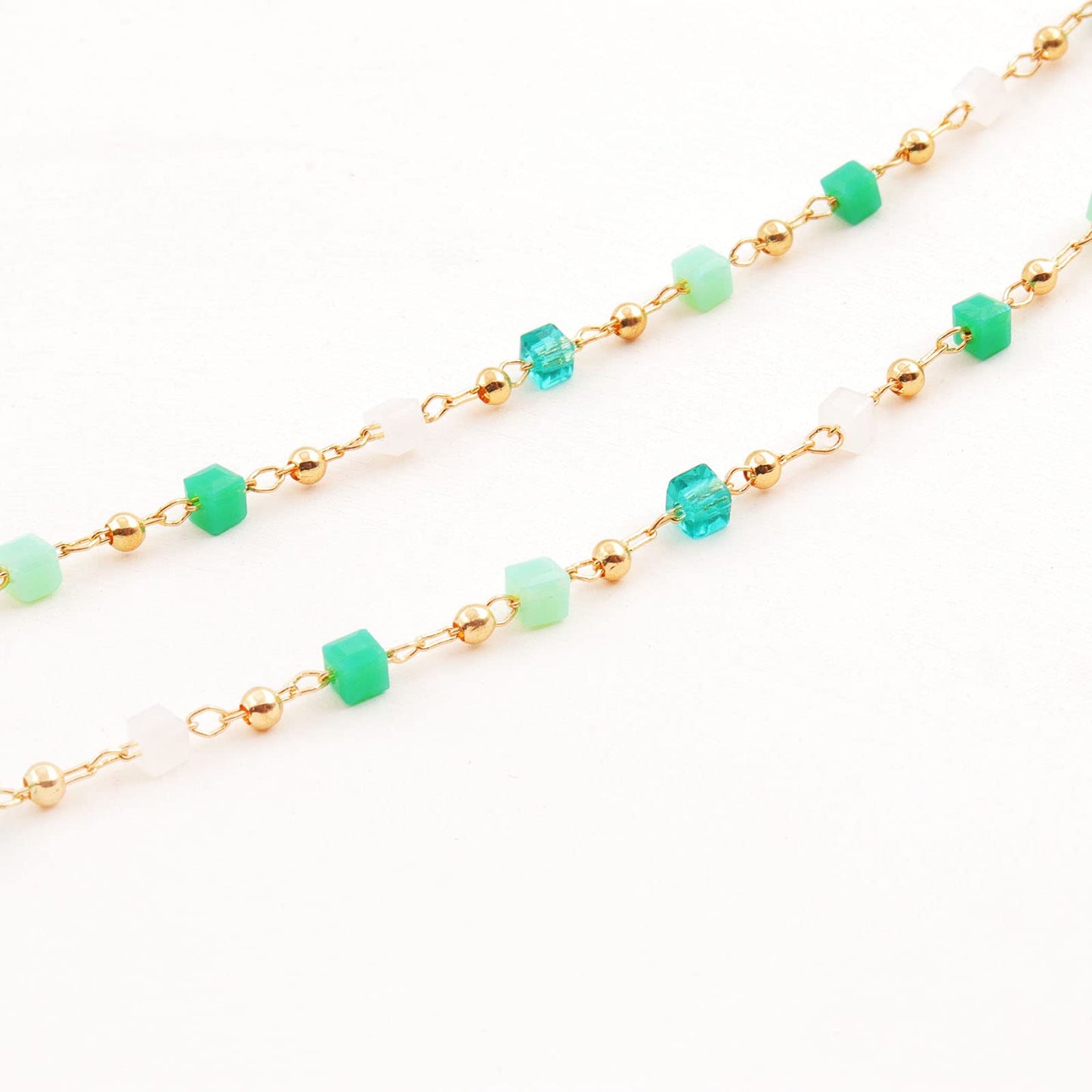 FUTIMELY Bohemia Green Beaded Beads Choker Necklace for Women,Simple Fresh Green Beaded Square Round Bead Choker Necklace Fashio