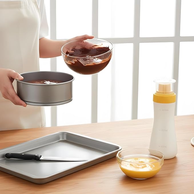 2 Pcs Cake Syrup Dispenser, 350ml/12oz Sauce Bottles Graduated Plastic Squeeze Bottle with Sealing Lid Reusable Baking Tools for Honey Ketchup BBQ Salad Dressing White Yellow