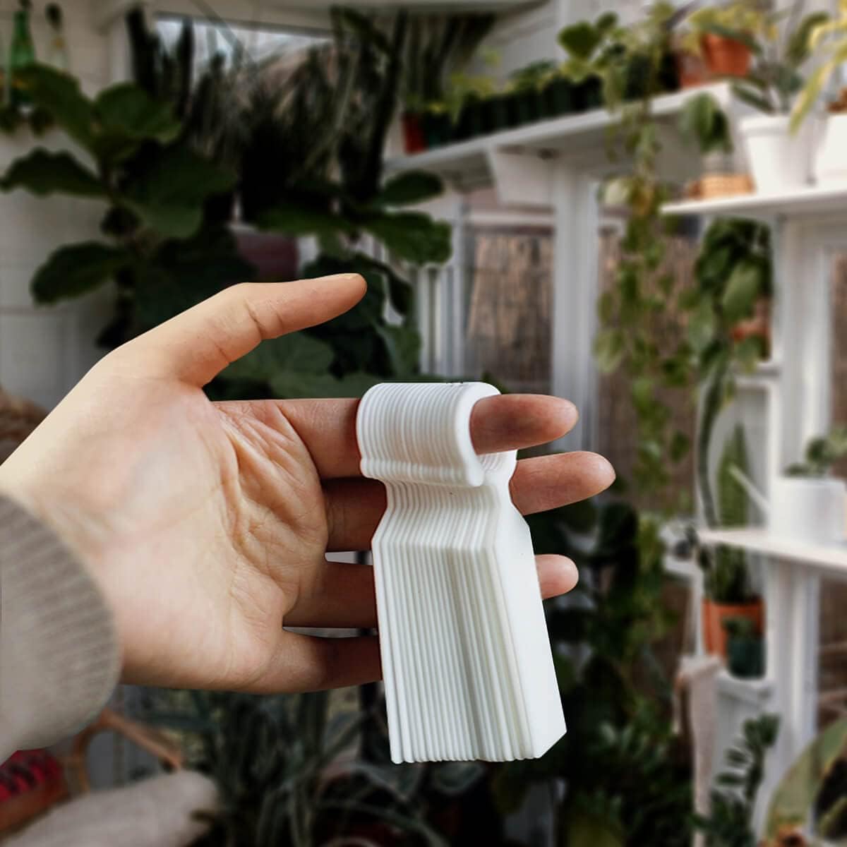 MHY 100 Pcs Thick Plastic Labels - Garden Waterproof Plant Tags - 4.3 inch Color Hanging Markers for Potted Plants, Nurseries, Trees, Gardening (Blue)