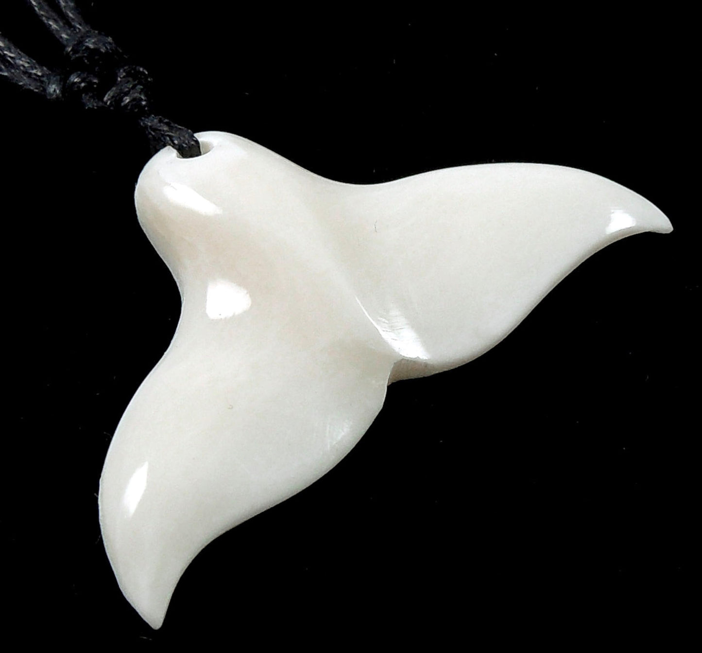 Swimmi Whale Tail Bone Necklace for Women Men, Hand Carved Bone Whale Tail Necklace Necklace Handmade Maori Lucky Whale Tail Bon