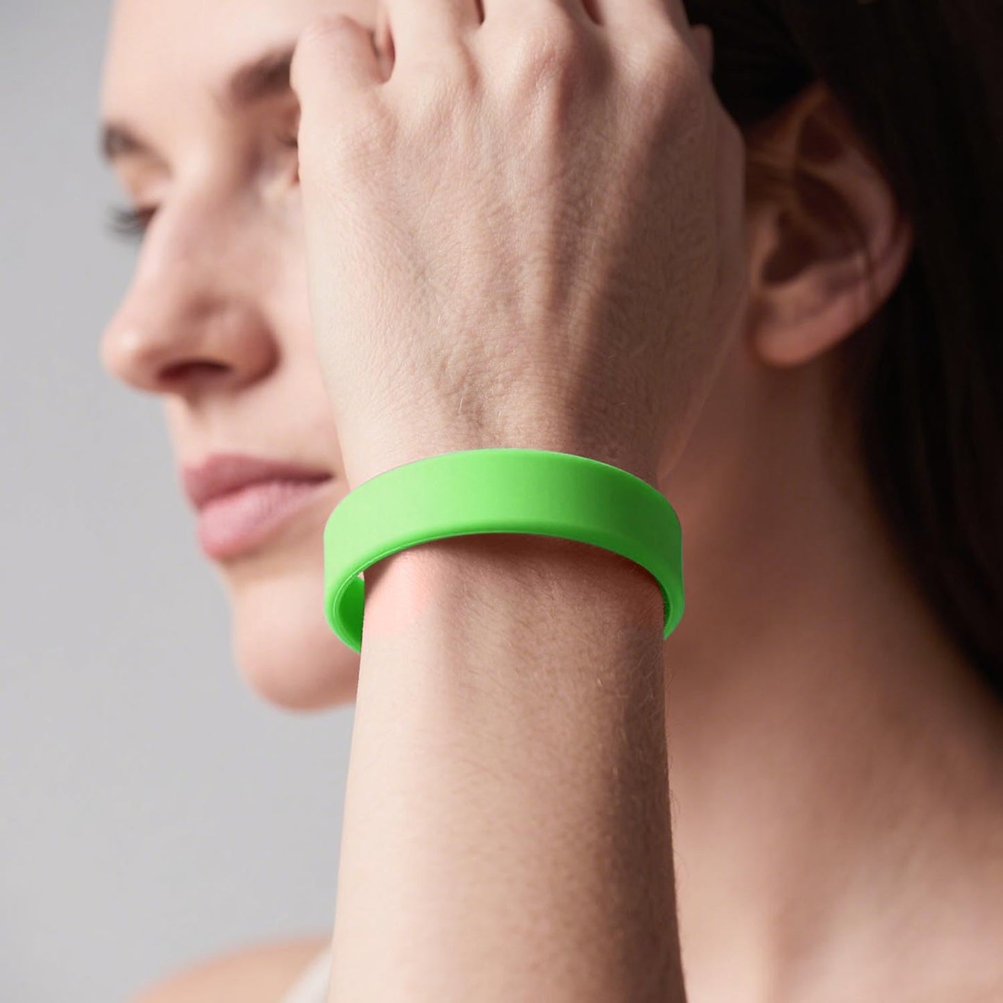 Lesnala 24Pcs Green color blank silicone bracelet Solid color rubber wristbands Stretch wristbands for events Men Women Teen Gam