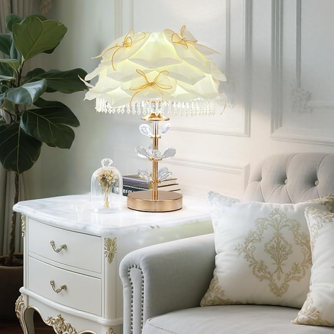Cute White Table Lamp Girls Bedroom Modern Bow Desk Lamp Crystal Princess Bedside Light for Living Room Wedding Deco Study Room Entry Office