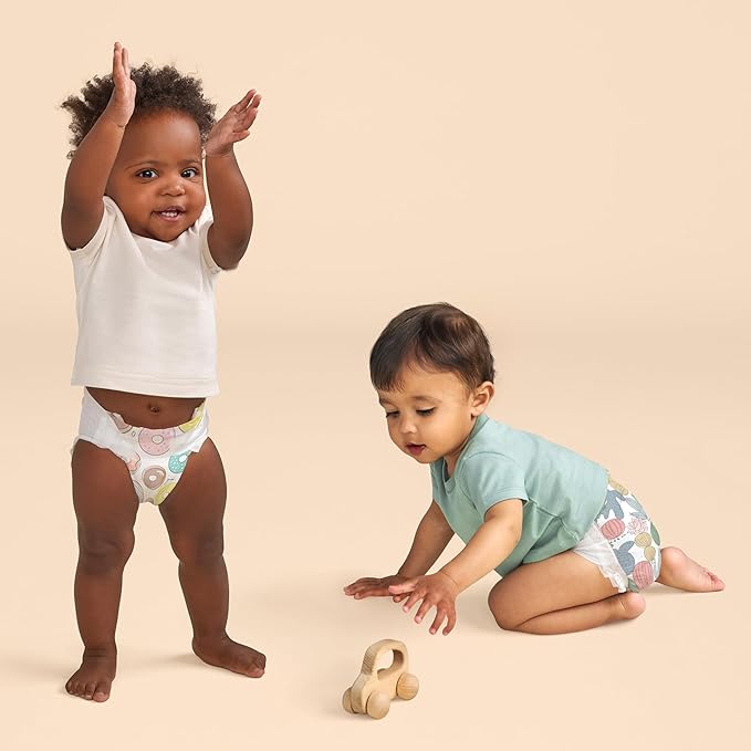 The Honest Company Clean Conscious Diapers for Delicate Skin | Up to 100% Leakproof | Hypoallergenic, Fragrance Free | Gender Neutral | Club Box, Size 4 (22-37 lbs), 54 Count (Prints May Vary)