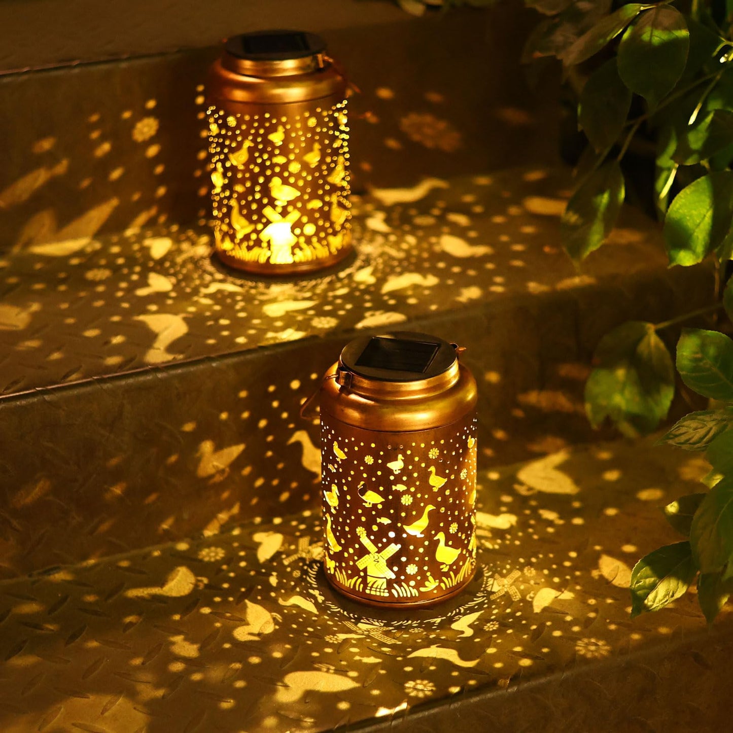 Duck Solar Lanterns Outdoor Waterproof Hanging Solar Lights Duck Garden Decor Gifts For Women Men Metal Lantern Decoration Outside For Yard  Patio  Backyard  Porch  Pathway  Lawn