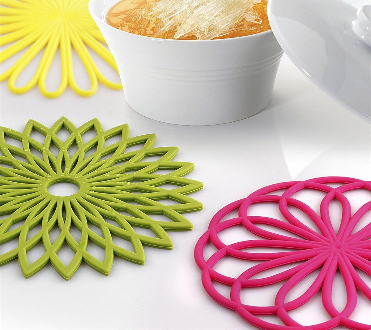ME.FAN Silicone Trivet Mat - Kitchen Hot Pads for Pots & Dish - Insulated Teapot Trivet - Flexible, Durable, Non-Slip Large Coasters 3 Set Yellow