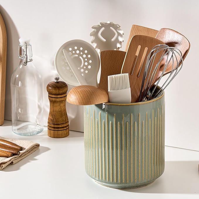 JIEMEI HOME Kitchen Utensil Holder, Ceramic Stable Utensil Crock for Countertop, 7.2" Large Utensil Organizer with Cork Mat, Removable Bamboo Divider for Kitchen Décor and Accessories, Green