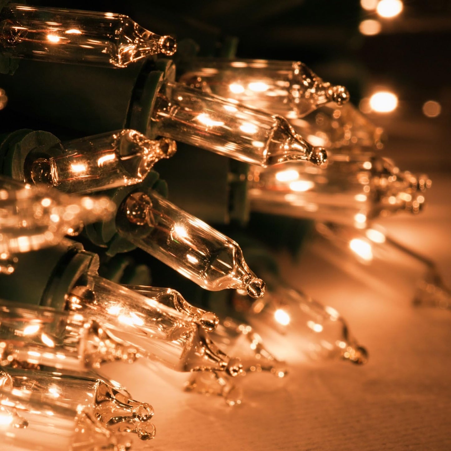 Mudder 80 Count Christmas Replacement Mini Light Bulbs With Base Christmas Tree Incandescent Wire String Lights Replacement Bulbs For Xmas Indoor Outdoor Decor(Warm White 12Vx0.08A)