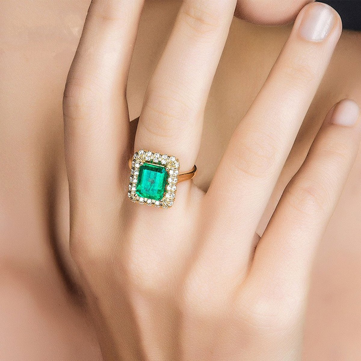 Vintage Women 18K Gold Rectangle Green Simulated Emerald Gemstone Crystal Band Rings Jewelry Size 10