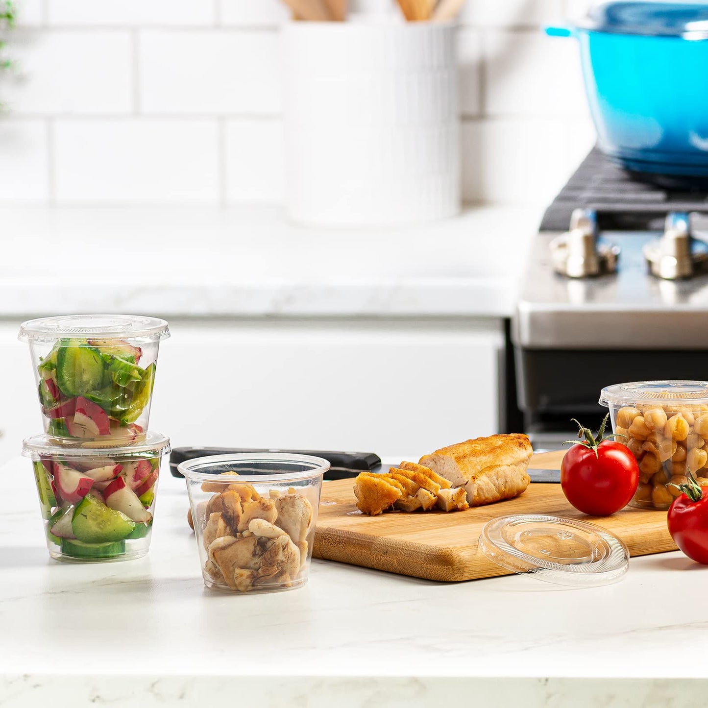 GUSTO [5.5 oz. - 200 Count Clear Disposable Plastic Portion Cups with Lids - Soufflé Cups, Jello Shot Cups With Lids, Clear Plastic Containers Perfect for salad Dressing and More