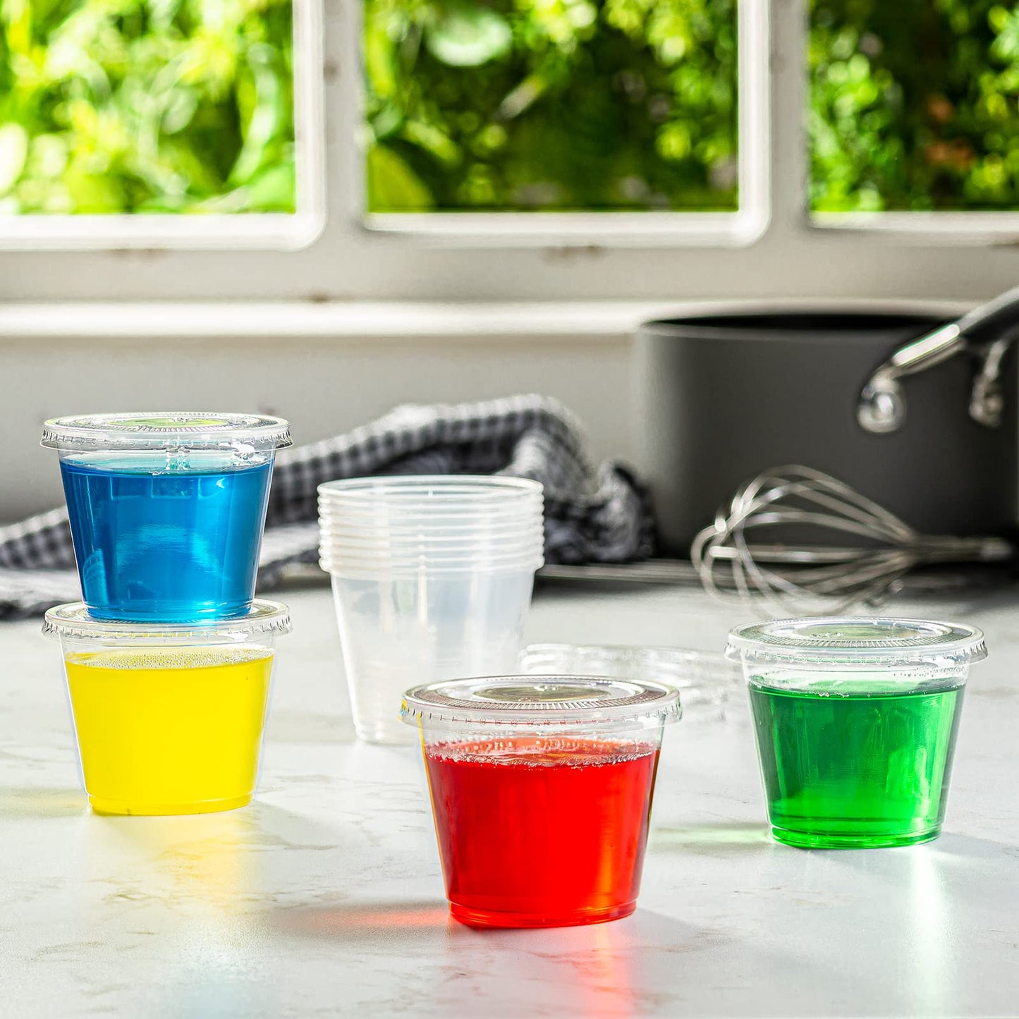 GUSTO [5.5 oz. - 200 Count Clear Disposable Plastic Portion Cups with Lids - Soufflé Cups, Jello Shot Cups With Lids, Clear Plastic Containers Perfect for salad Dressing and More