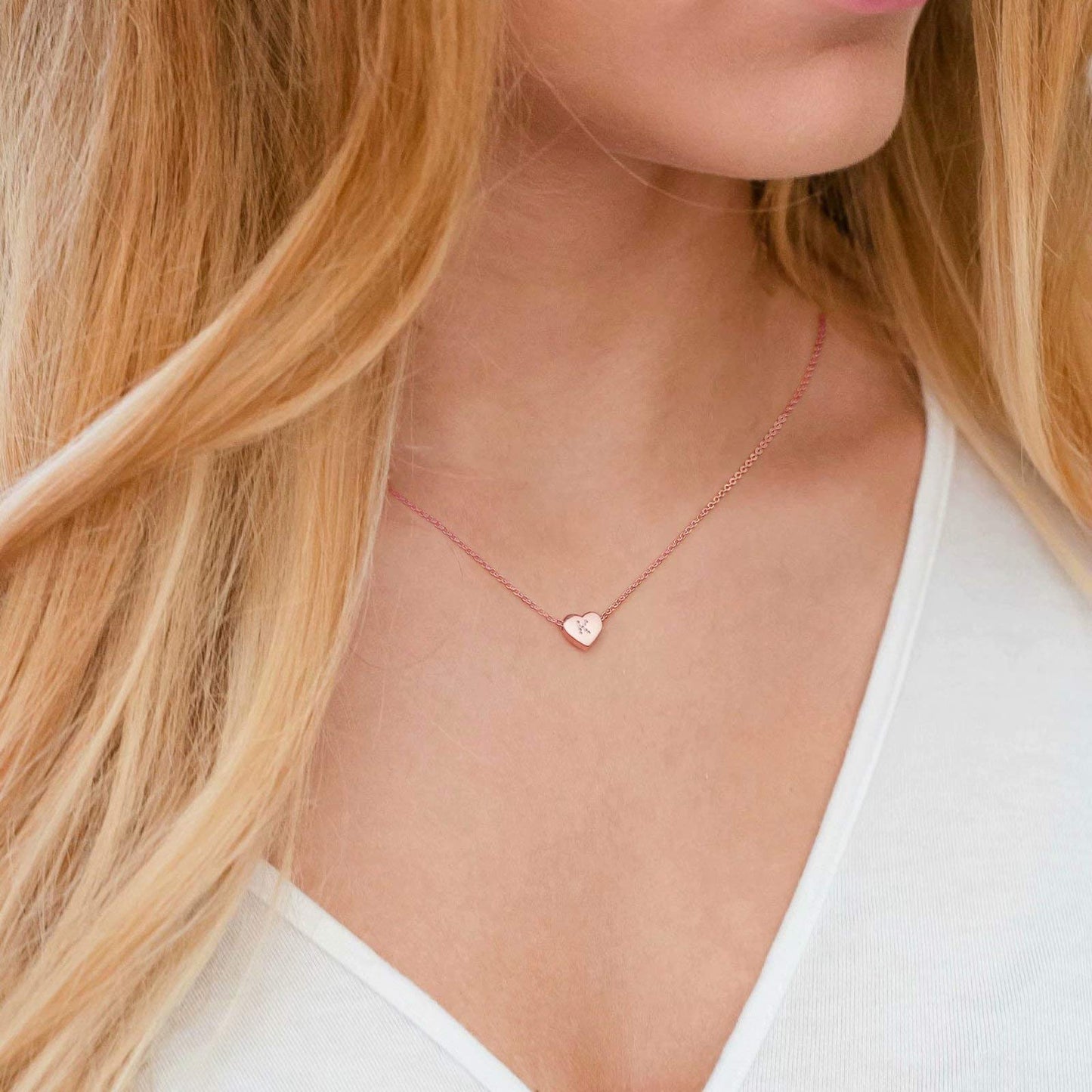 M MOOHAM Necklace for Women Gifts, Rose Gold Letter R Heart Initial Necklace