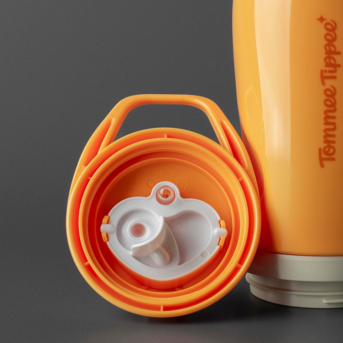 Tommee Tippee Insulated 9oz Sporty Spout Toddler Water Bottle, No Spill, Sippy Cups for Toddlers 1-3, Two-Piece Valve Helps Stop Spills, Light Blue & Orange, BPA Free, Pack of 2