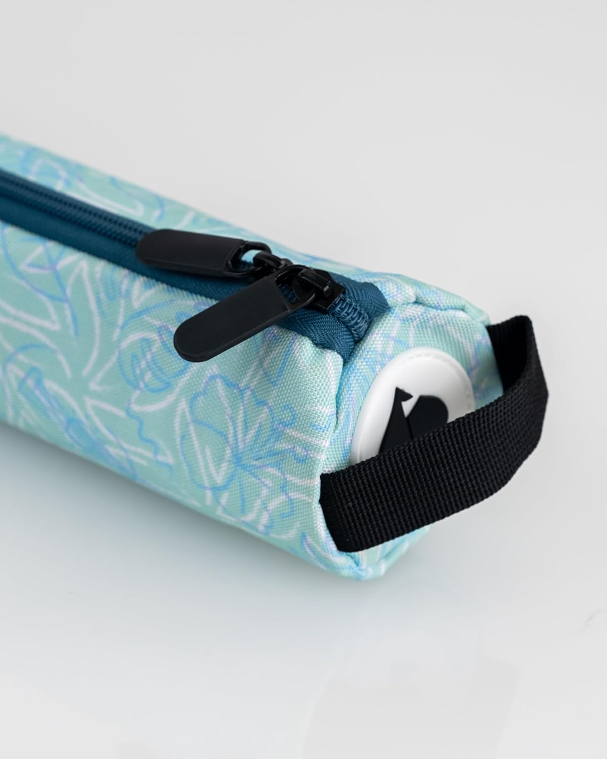 Pins & Aces Beer Sleeve 7-Can Insulated Cooler Sleeve - Stores Up to 7 Cans Discreetly in Your Golf Bag - Keeps Canned Beverages Cold On The Golf Course - Fits Most Golf Bags Styles & Types