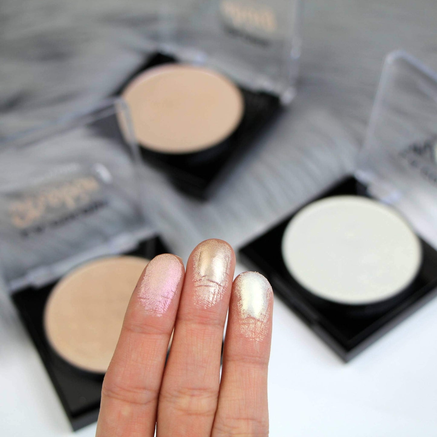 L.A. COLORS Strobing Powder, Gleaming Goddess CSP253