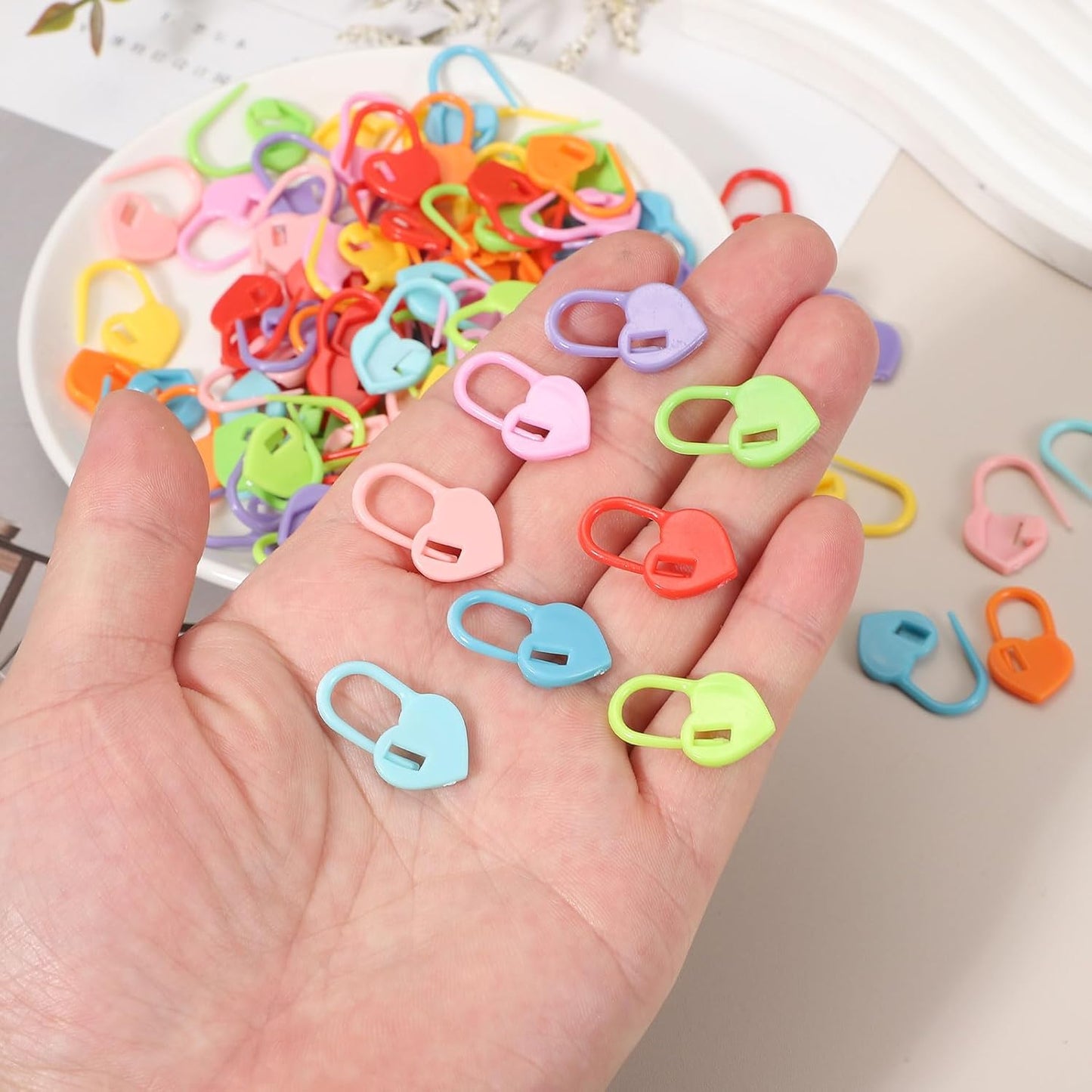 uxcell 200pcs Stitch Markers for Crocheting, Heart Shaped Crochet Marker Needle Clip Counter for Knitting Clothing Tag DIY Craft,Pink