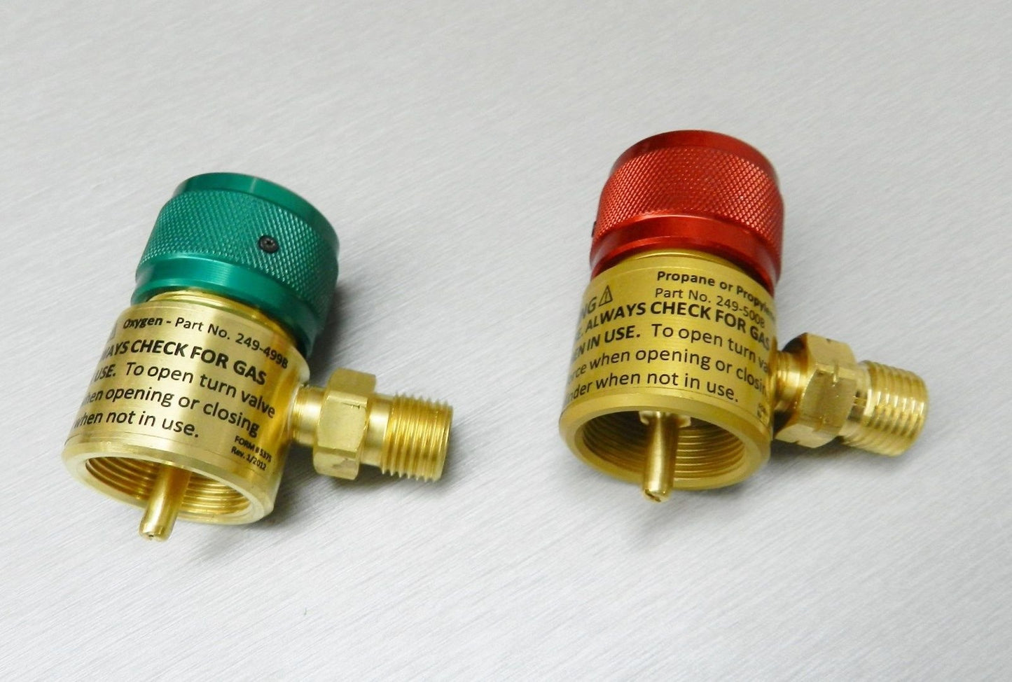 Smith Regulators Oxygen 249-499B and Smith 249-500 Gas for Disposable Cylinders
