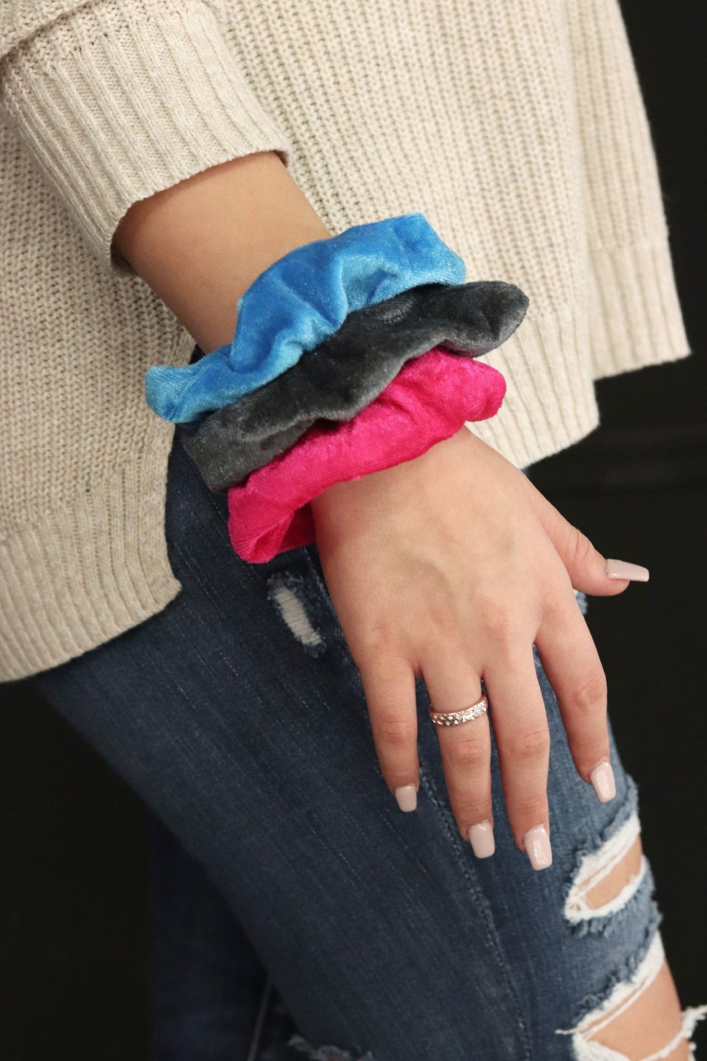 Kenz Laurenz Hair Scrunchies - 2 Velvet Hair Ties for Women Girls Hair Elastics Ponytail Holder Scrunchy Pack (White, Hair Tie)