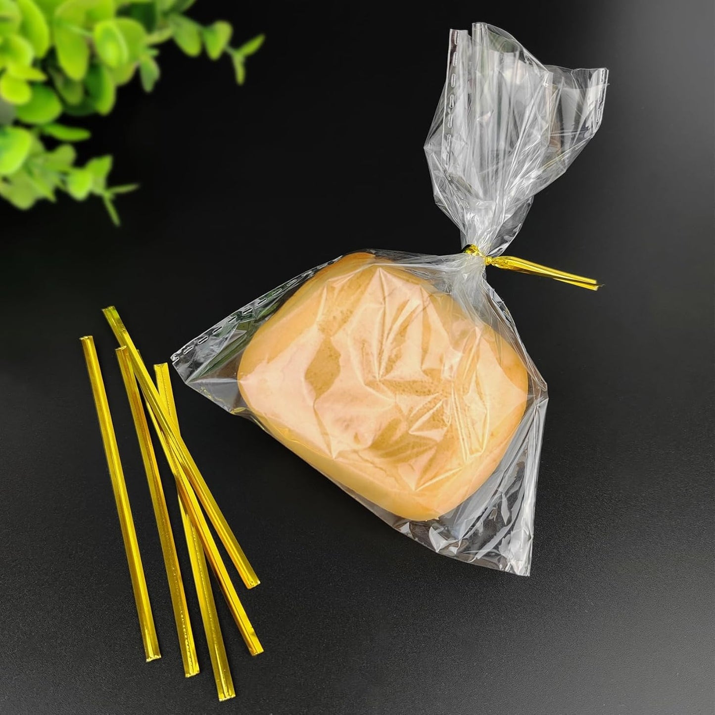 400 Pcs Metal Twist Ties 4 Inches Twist Straps for Bread Bags Candy Bags Snack Bags Halloween Party Cake Favor (Red)