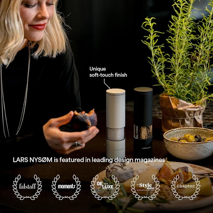 LARS NYSØM Salt and Pepper Grinder Set Manual, Stainless Steel Salt and Pepper Mills with Adjustable Ceramic Grinder I Design Spice Shakers (Black/White)