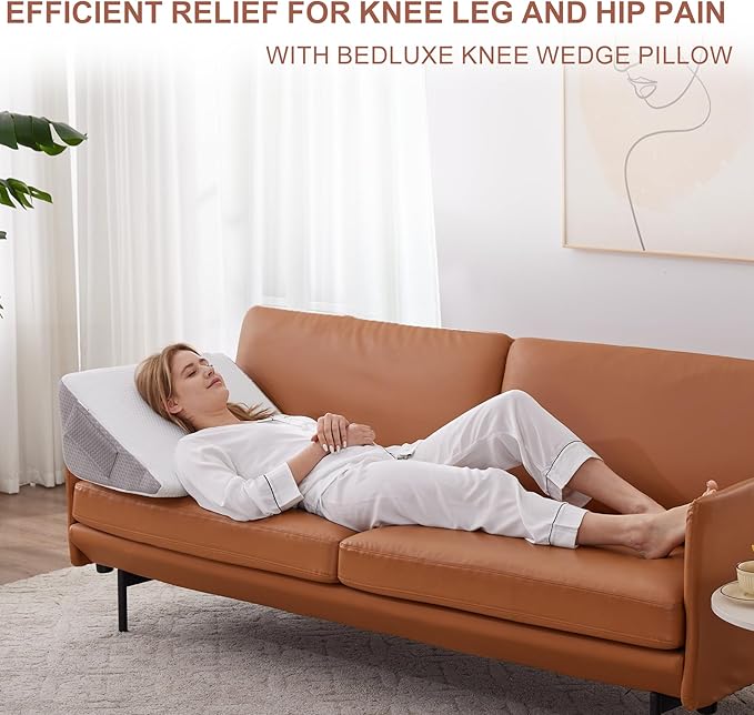 Knee Wedge Pillow, Memory Foam Leg Pillow Bed Wedge for Sleeping, Wedge Pillow for Legs Post Surgery, Triangle Pillow Wedge for Knee Support, Leg Elevation, Knee Hip Back Pain Relief, White