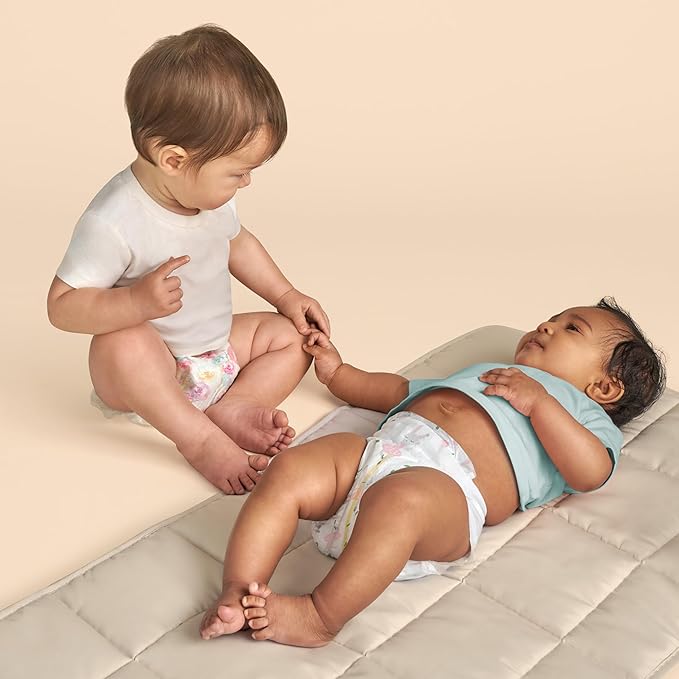 The Honest Company Clean Conscious Diapers for Delicate Skin, Up to 100% Leakproof Hypoallergenic Fragrance-Free Baby Diapers, Girl Prints, Club Box, Size 1 (8–14 lbs), 78 Count (Prints May Vary)
