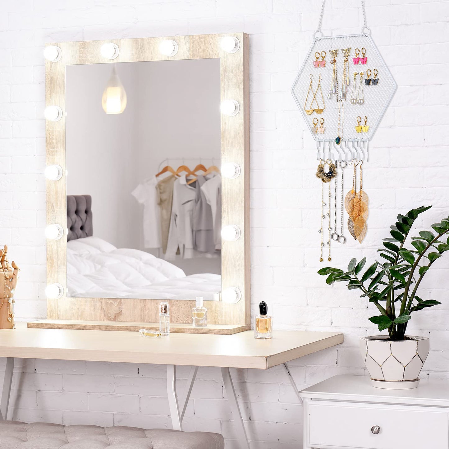 Jetec 2 Pcs Earring Wall Holder Wall Mounted Earring Organizer Hanging Jewelry Stand Decorative Diamond Grid Shape Display Rack