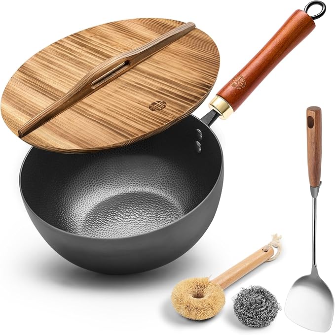 WANGYUANJI 8.6-Inch Small Iron Wok with Wooden Lid and Stainless Spatula, Deep Flat Bottom One-Person Stir Fry Pan, Coating-Free Carbon Steel Wok for Induction, Gas and Electric Stoves