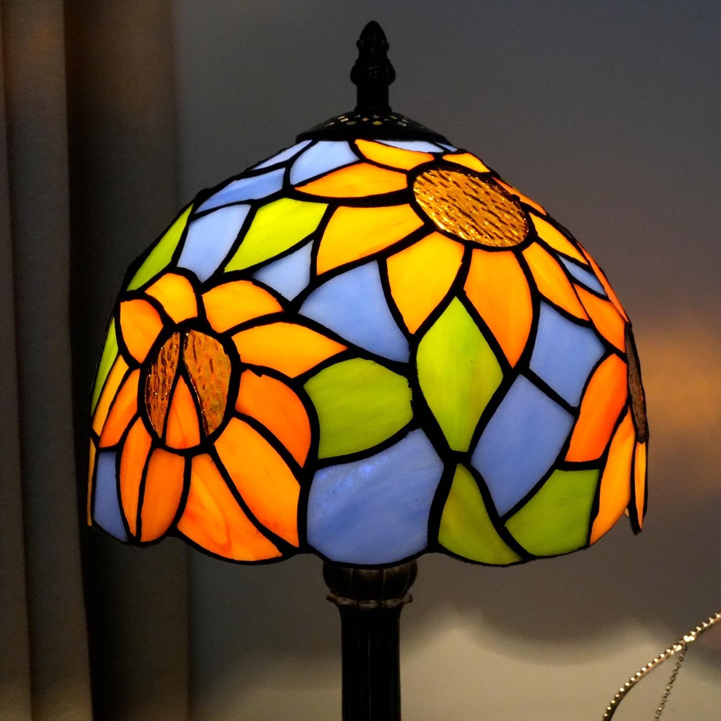 Wecrejoni Tiffany Lamp Bedside Table Lamp-Nightstand Stained Glass Lamp For Bedroom Dorm Living Kitchen  Aesthetic Cute Home Decor Gift (Blue Background Sunflower)