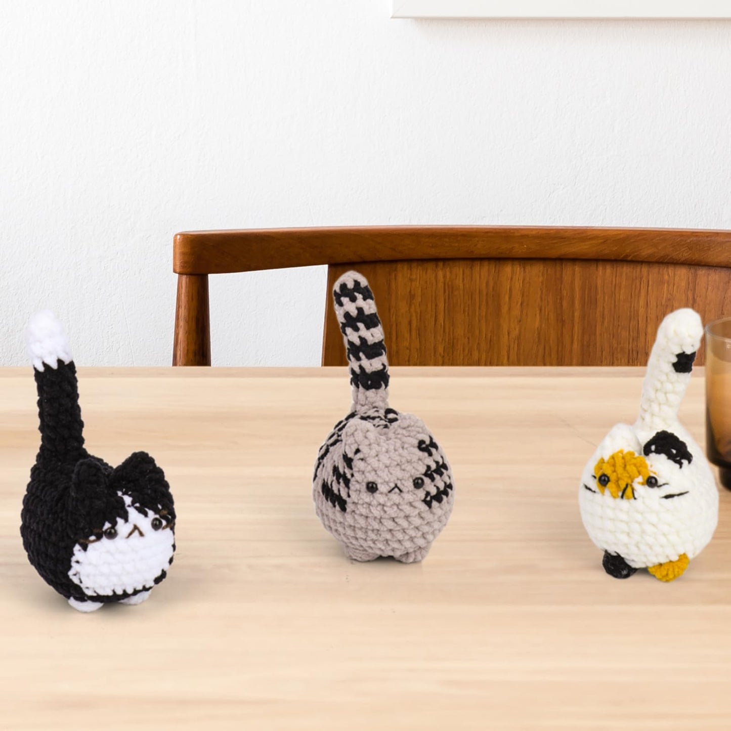 Rimvoe Cute Crochet Cat Keychain, Gift for Cat Lovers, Handmade Stuffed Keychain Charm for Backpack Handbag Bag Purse (Calico)